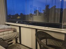 lasitettu parveke Nyberginpuiston suuntaan
