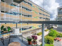 Viereisestä pysäköintitalosta on myynnissä autohalliosake erilllishintaan.