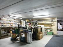 Kellarissa yhteensä n. 120 m2 tilaa (korkeus n. 195cm)