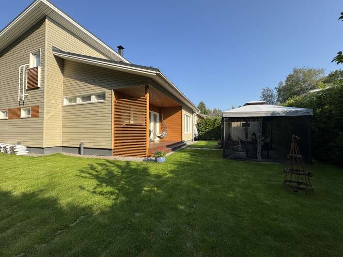 Omakotitalo, 4h + avokeittiö + sauna + 2 wc / kylpyh. + khh + vaateh. + pihavarasto, 127/152 m², Ruskeasanta, Vantaa
