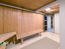 Taloyhtiön saunan pukuhuone