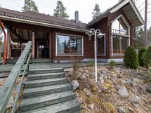tyylikäs hirsikiinteistö