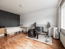 Olohuone, jossa paikka sängylle.