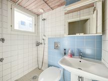 Kylpyhuoneessa on paikka pesukoneelle