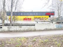 Lähikauppaan kävelee minuutissa.