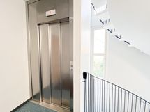 Taloyhtiössä on hissi.