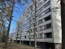 Julkisivu parekkeen puolelta