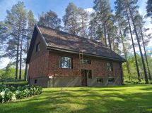 Julkisivu takaa