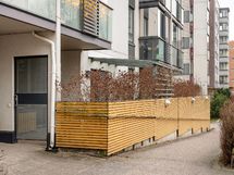 Sisäänkäynti portin kautta