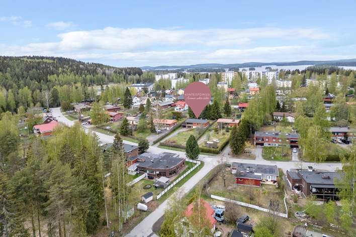 Omakotitalo, 4h+k+kph+2wc, alakerrassa 2 huonetta, sauna, pesuhuone, wc, varastotiloja. Autotalli, 120/212 m², Päiväranta, Kuopio