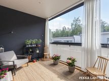 alakerran lasitettu terassi