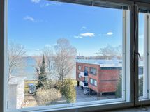 Kodikas yksiö merimaisemin lähellä metroasemaa!