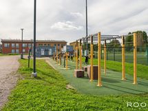 Monipuoliset liikuntamahdollisuudet, mm. ulkokuntosali, sijaitsevat taloyhtiön läheisyydessä.