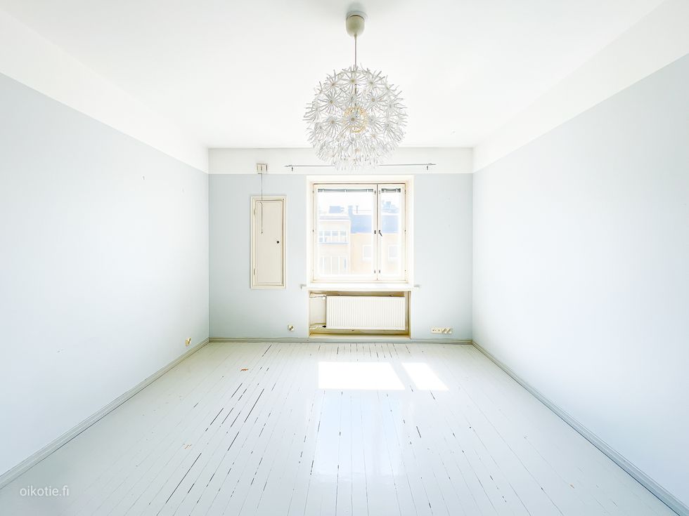 Tervetuloa tähän valoisaan asuntoon! Olemme ylimmässä kerroksessa