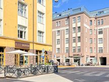Alueella on paljon palveluita, kuten suositut ravintolat Skiffer ja Green Hippo.