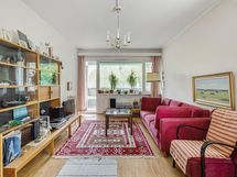 Olohuoneesta käynti parvekkeelle