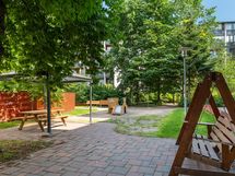 Taloyhtiön viihtyisä sisäpiha!