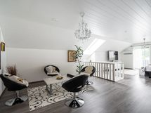 Yläkerran oleskelutila