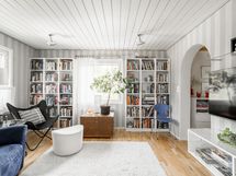 YLÄKERRAN HUONEESTA