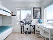 Yläkerran lastenhuone.