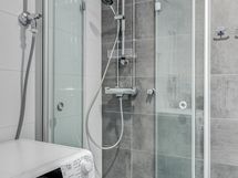 Kylpyhuone on todella siisti.