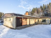 Tilava autopiha asfalttia