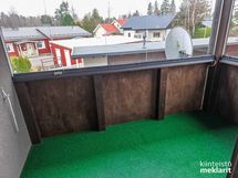 Toinen lasitettu parveke toisen makuuhuoneen yhteydessä/ En till balkong i samband med andra rummet,
