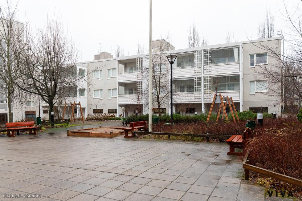 Taloyhtiön sisäpiha.