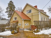 Vuonna 1925 rakennettua taloa on laajennettu vuonna 2000.
