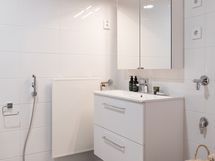 Asunto E29 (4H+KT+S 83,0 m2) - kylpyhuone