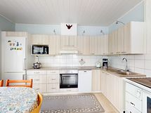 Tilava keittiö