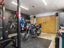 Autotalli moneen käyttöön