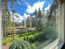 Näkymät taloyhtiön pihalle.