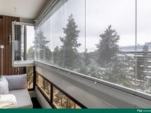 Lasitettu parveke lännen suuntaan