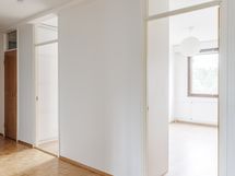 Makuuhuoneiden sisäänkäynnit