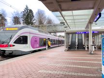 Koivukylän juna-asema 650 m päässä.