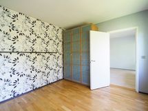 Makuuhuone 1 kaapit.