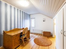Ensimmäinen makuuhuone