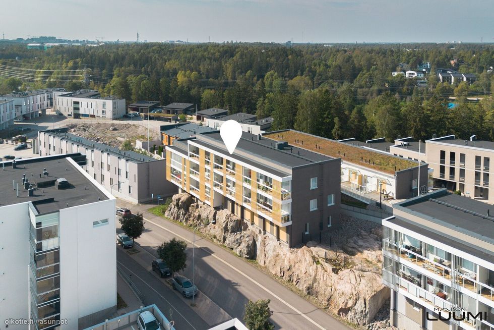 Julkisivu kaakkoon, kadun puolelle