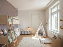 Olohuoneen viereinen makuuhuone