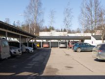 Taloyhtiön parkkipaikkaa