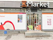 Albertinkadun K-Market ja Alepa palvelevat lähietäisyydellä.