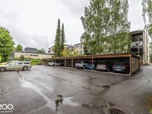 Sisäpihan puolelta