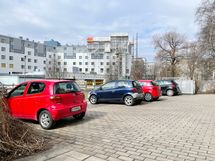 Autopaikat sijaitsevat talon sisäpihalla