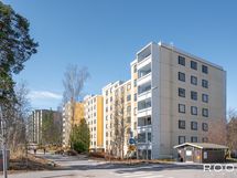 Asunto Oy Satokirsti sijaitsee Espoon keskuksen kattavien palvelujen ja yhteyksien ulottuvilla.