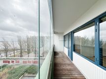 Upeat merinäkymät omaava koti isolla parvekkeella!