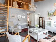 Olohuoneesta käynti parvelle