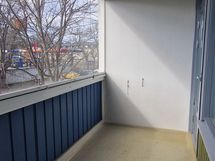 Lasitettu parveke länteen