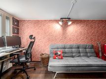 Alakerran askarteluhuone/ylimääräinen makuuhuone/työhuone