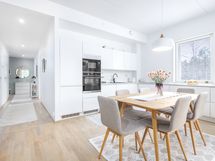 Keittiön ruokailutilaa